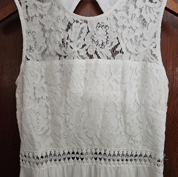 New Truth and Fable white lace dress - Picture 2 of 6